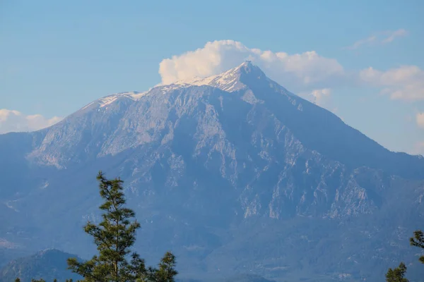 Closeup Tahtalı Dağı Bulutlar Tepe Türkiye Likya Yolu — Stok fotoğraf