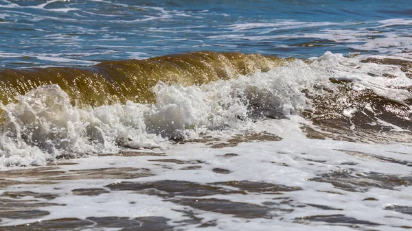 Крупним Планом Морські Хвилі Блимають Над Піщаним Морським Пляжем Літній — стокове фото