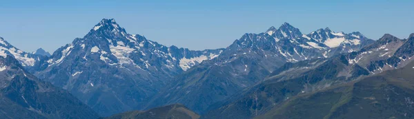 Karda Dağ Zinciri Geniş Açık Hava Panoraması — Stok fotoğraf