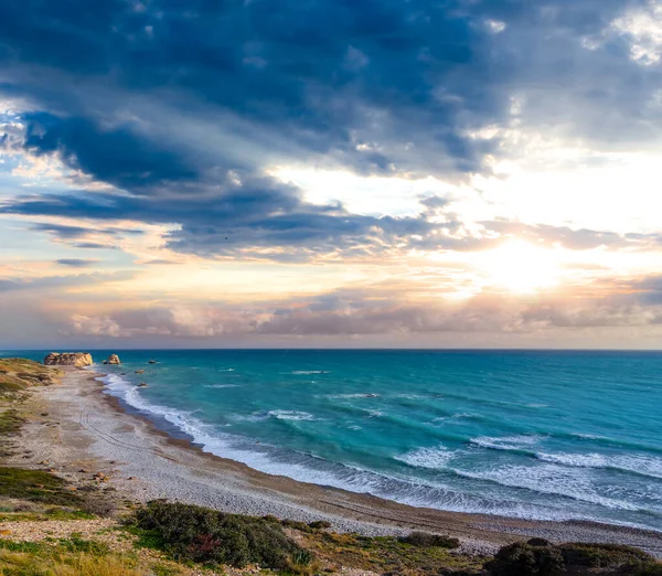 Güneş Batarken Zümrüt Deniz Körfezi Açık Deniz Sahnesi — Stok fotoğraf