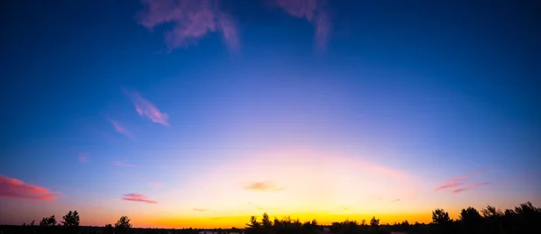 Δραματικό Ηλιοβασίλεμα Ένα Απλό Φυσικό Φόντο Ηλιοβασίλεμα — Φωτογραφία Αρχείου