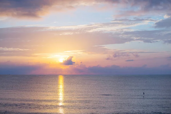 Wschód Słońca Nad Zatoką Morską Poranny Krajobraz — Zdjęcie stockowe