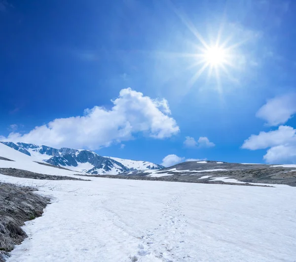 Meseta Montaña Una Nieve Día Soleado Fondo Viaje —  Fotos de Stock