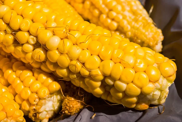 トウモロコシの実や食物の背景を — ストック写真