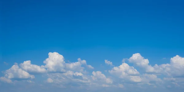 Синій Хмарне Небо Панорамна Сцена Відкритий Природний Фон — стокове фото
