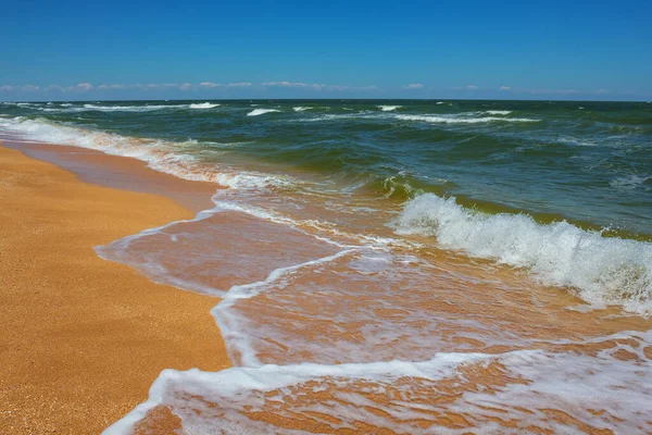 Sandstrand Mit Wellen Sommerurlaub Meer — Stockfoto