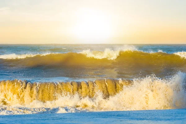 Stormachtige Zeekust Bij Zonsondergang — Stockfoto