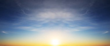 Bulutlu bir gökyüzünde dramatik gün batımı, akşam gökyüzü arkaplanı