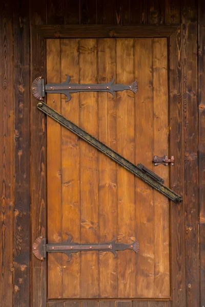 Zbliżenie Autentyczne Drewniane Drzwi — Zdjęcie stockowe