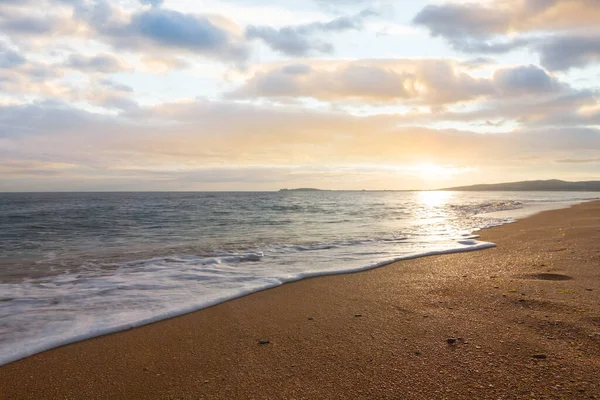 Piaszczysta Plaża Morska Zachodzie Słońca Letnie Wakacje Świeżym Powietrzu Naturalne — Zdjęcie stockowe