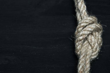 Ahşap üzerine dokuma kalın ip