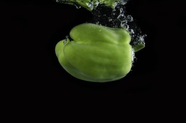 tadı su ve siyah arka plan