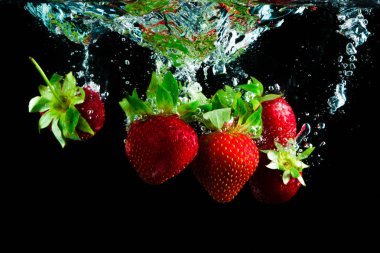 tadı su ve siyah arka plan