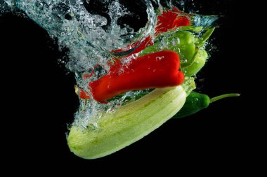 tadı su ve siyah arka plan