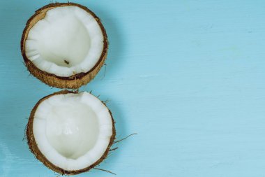 taze ve lezzetli Hindistan cevizi kırık