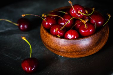 su damlaları ve tatlı kiraz