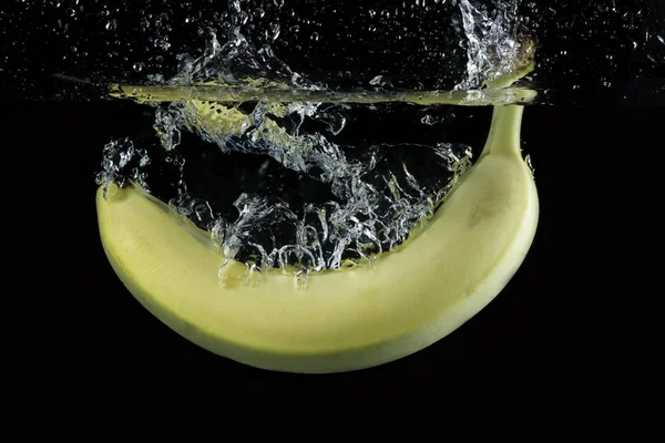 tadı su ve siyah arka plan