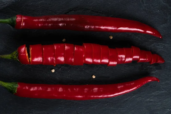 kırmızı biber ve siyah arka plan