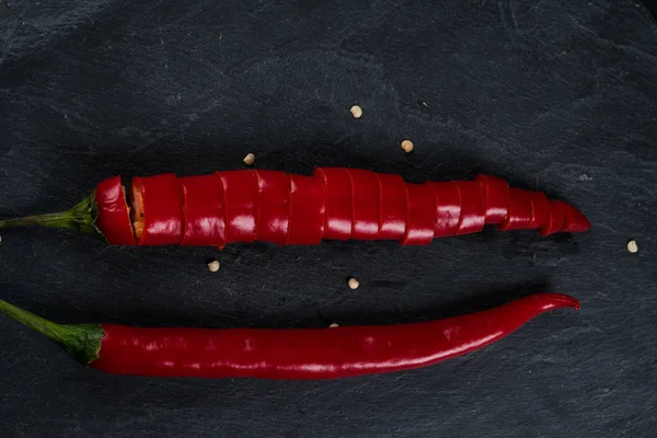 kırmızı biber ve siyah arka plan