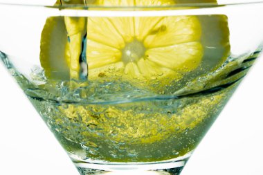 limon dilimi maden suyunda