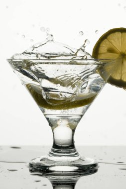 limon dilimi maden suyunda