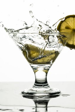 limon dilimi maden suyunda