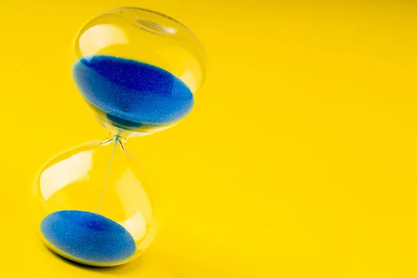 Zamanı Ölçmek Için Renkli Retro Kum Saati — Stok fotoğraf