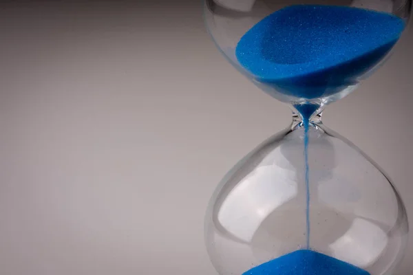 時間を測定するために色のレトロな砂時計 — ストック写真