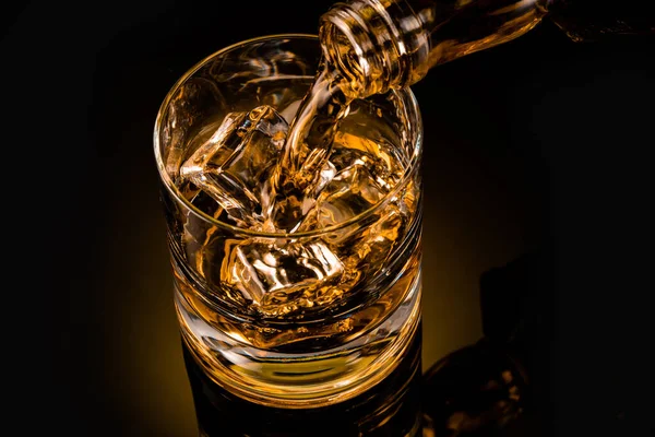 Glas Whisky Zwarte Achtergrond — Stockfoto