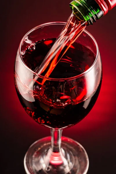 Copo Vinho Tinto Garrafa Sobre Fundo Preto — Fotografia de Stock