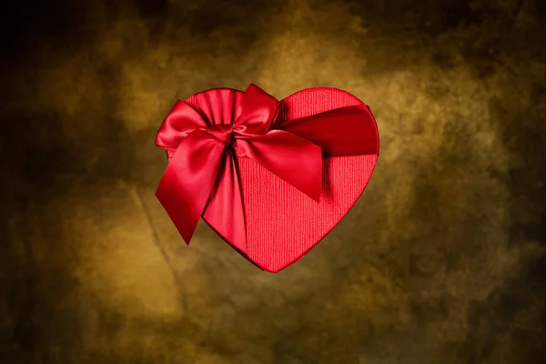 Червона Коробка Серця Старовинному Фоні — стокове фото