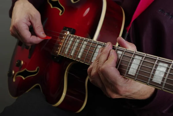 Handen Van Gitarist Gitaar Close — Stockfoto