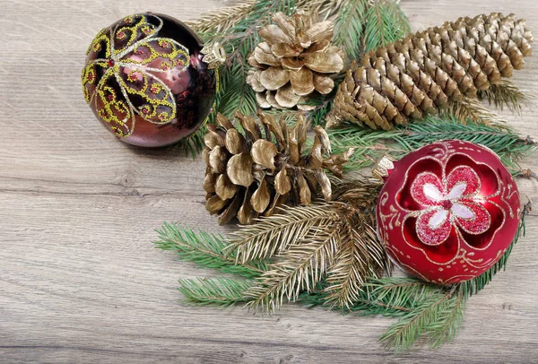 Fundo Ano Novo Bola Ano Novo Ramos Árvore Natal Cones — Fotografia de Stock