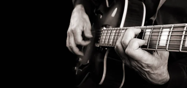 Гітарні Руки Гітара Крупним Планом Грає Електрогітарі Простору Копіювання Чорно — стокове фото