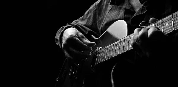 Gitarristenhände Und Gitarre Hautnah — Stockfoto