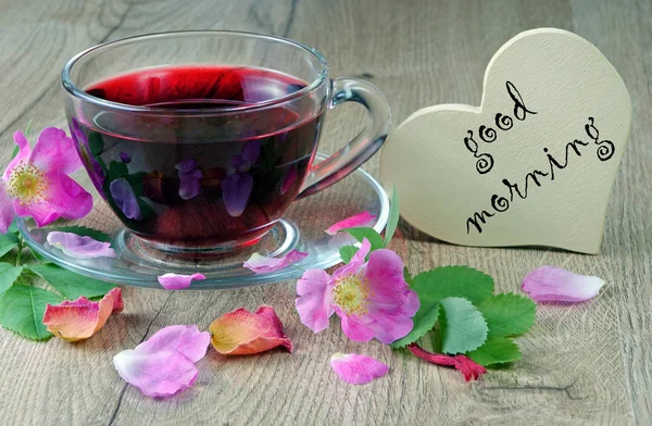 Thé Hibiscus Dans Une Tasse Verre Dogrose Fleurie Sur Une — Photo