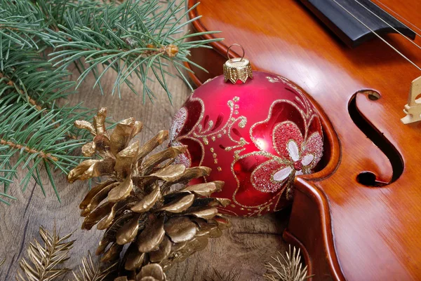 Fundo Ano Novo Bola Ano Novo Violino Ramos Árvore Natal — Fotografia de Stock