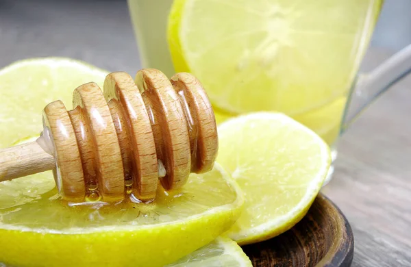 Tasse Tee Mit Zitrone Und Einem Warmen Schal Vitamintee Erkältungs — Stockfoto