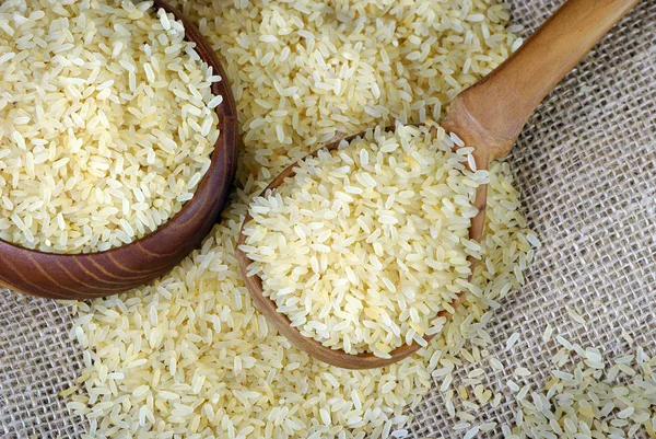 Rice Granen Een Houten Lepel Kom Zak — Stockfoto