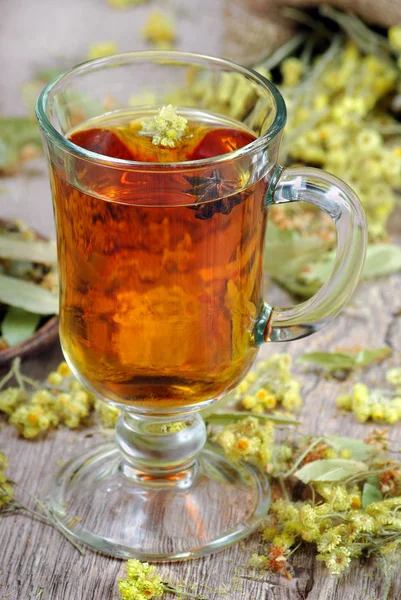 Tazza Tisana Erbe Medicinali Primo Piano Rimedio Influenza Freddo — Foto Stock