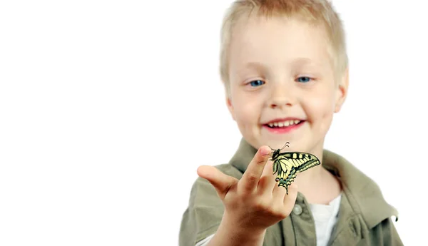 Lachendes Kind Schmetterling Auf Der Hand Eines Kindes Sitzend Kind — Stockfoto