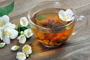 bir fincan yeşil çay Yasemin ile. yakın çekim