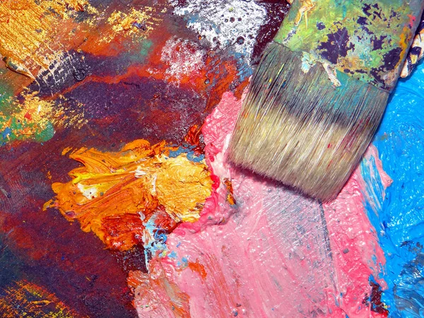 artist\'s brush and brush strokes on the palette