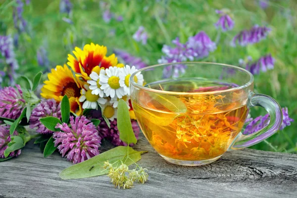 Tazza Tiglio Sul Tavolo Legno Tisana Influenza Rimedi Contro Freddo — Foto Stock