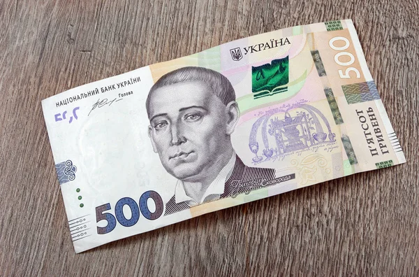 Ukraińskich Pieniędzy Banknota Ukraińskich Hrywny 500 Banknotu Hrywny Drewnianym Stole — Zdjęcie stockowe