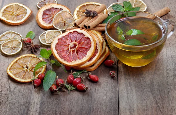 Cup Mint Tea Wooden Table Dried Citrus Fruits Mint Leaves — Stock Photo, Image
