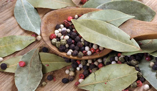 Dry Bay Leaf Wooden Table Bay Leaf Pepper Mixture Wooden — Stock Photo, Image