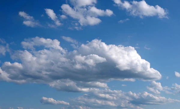 Blå Himmel Med Vita Moln — Stockfoto