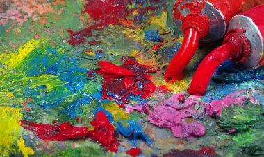 Sanatçının palet ve fırça dokusu arka planı. üst vew