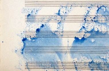 Mavi suluboya boya ile eski müzik sayfası. Blues müzik konsepti. Soyut mavi suluboya arka plan. Boşluğu kopyala